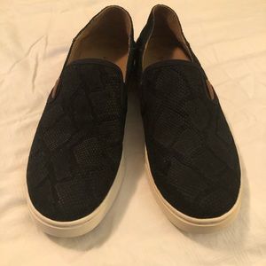New Olukai ladies casual flats with leather footbed and snake skin print. US 9.5